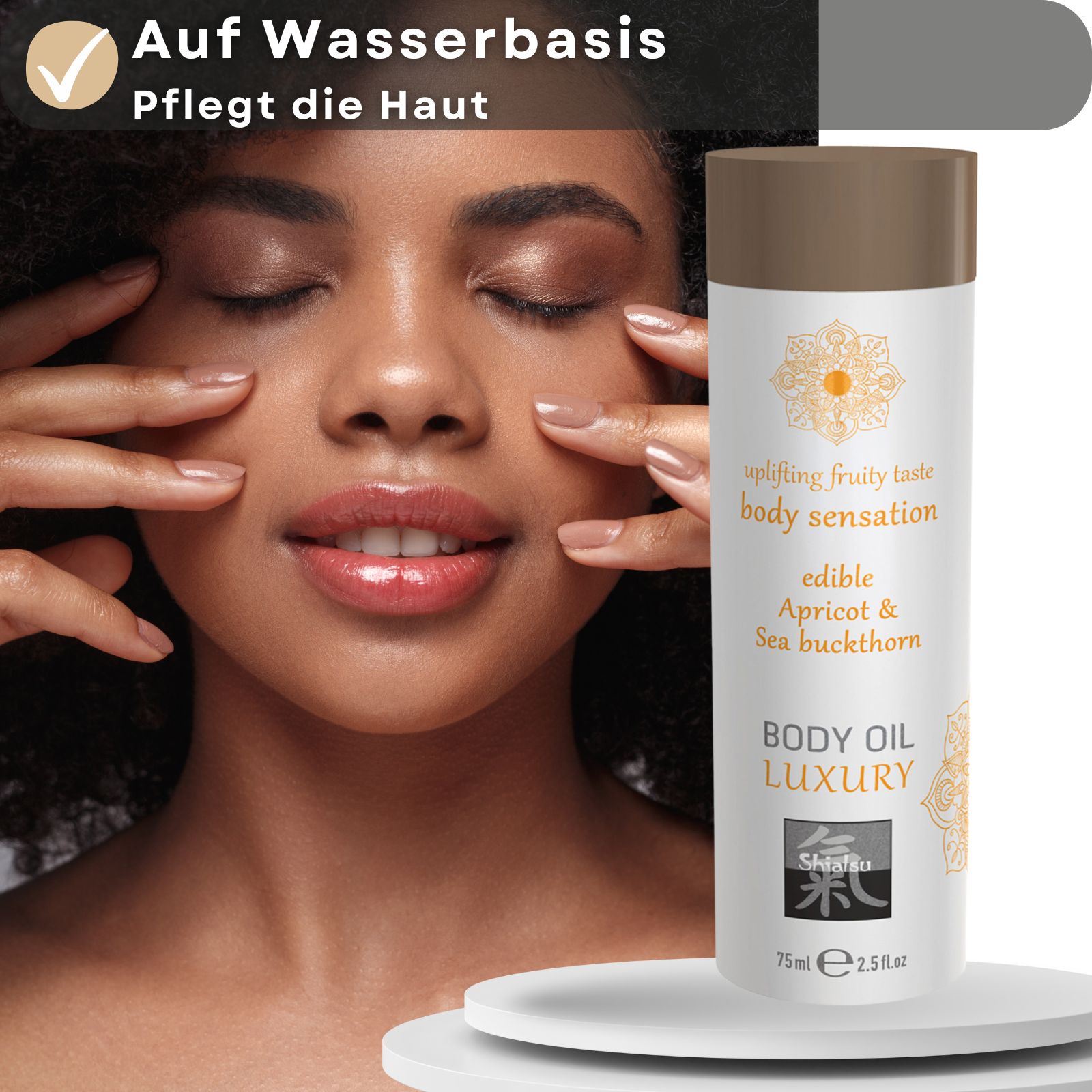 Frau mit geschlossenen Augen. Flasche mit Text: Body Oil Luxury, edible Apricot & Sea buckthorn, Shiatsu. Text: Auf Wasserbasis, pflegt die Haut.