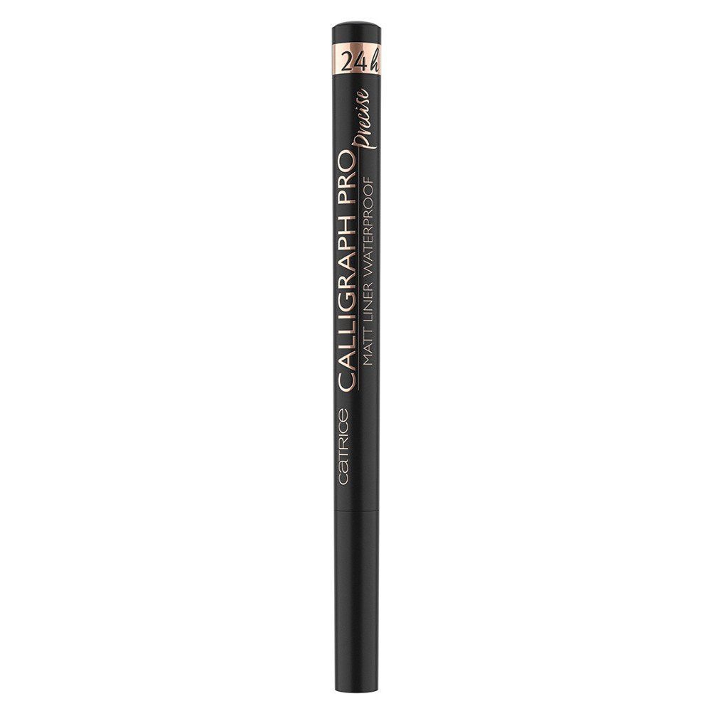Schwarzer Eyeliner-Stift. Aufschrift: CALLIGRAPH PRO MATT LINER WATERPROOF. Marke: Catrice. Mit goldfarbener Schrift. Schwarze Kappe mit goldfarbener Aufschrift.