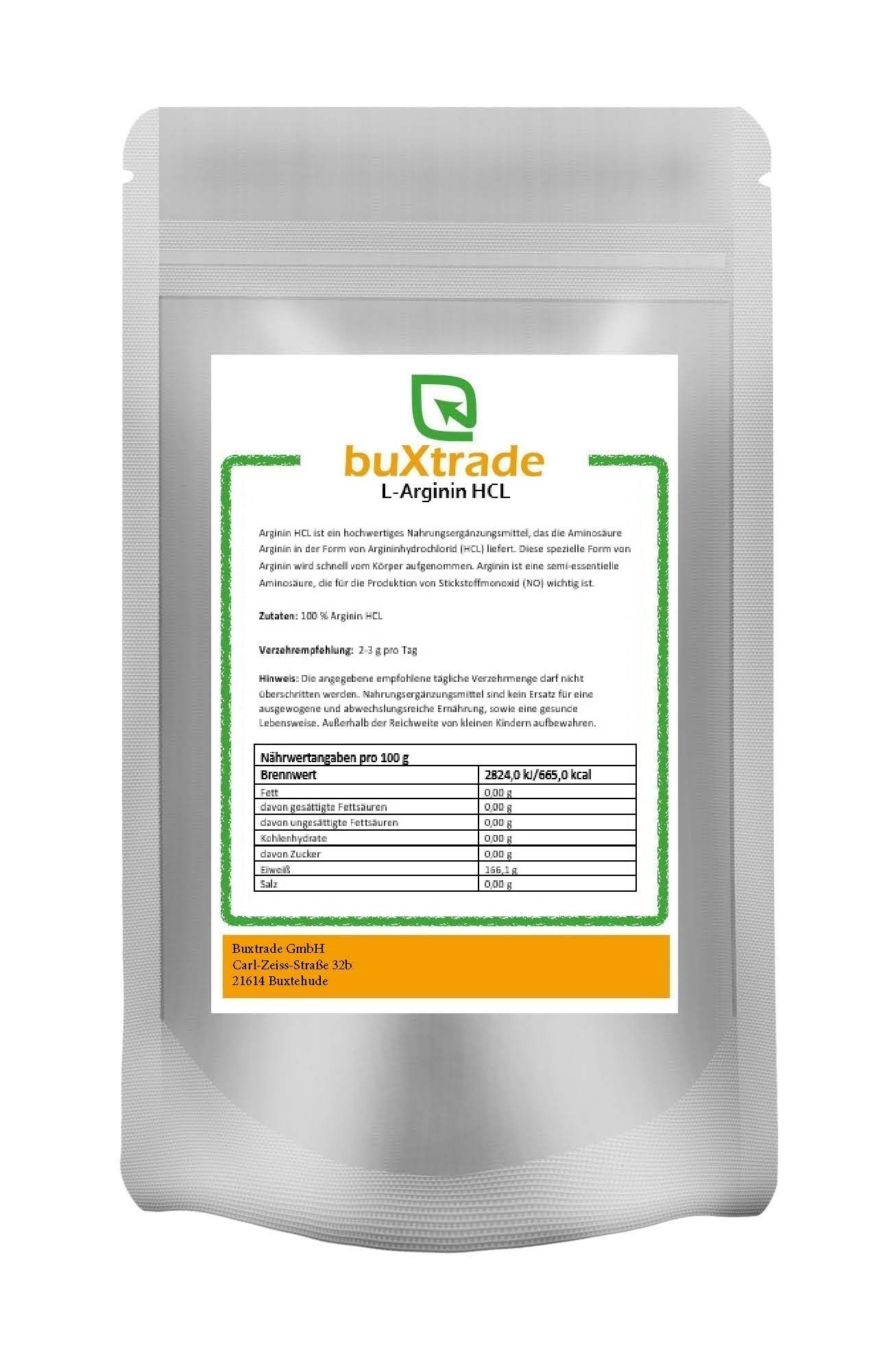 Beutel mit Produktinformationen. Aufschrift: buXtrade L-Arginin HCL. Enthält Nährwertangaben. Weißer Beutel mit grünem und gelbem Rahmen.