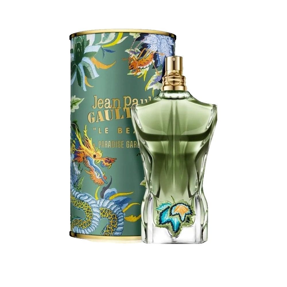 Parfümflakon in Form eines Oberkörpers, daneben eine zylindrische Verpackung mit floralem Muster und Schriftzug.