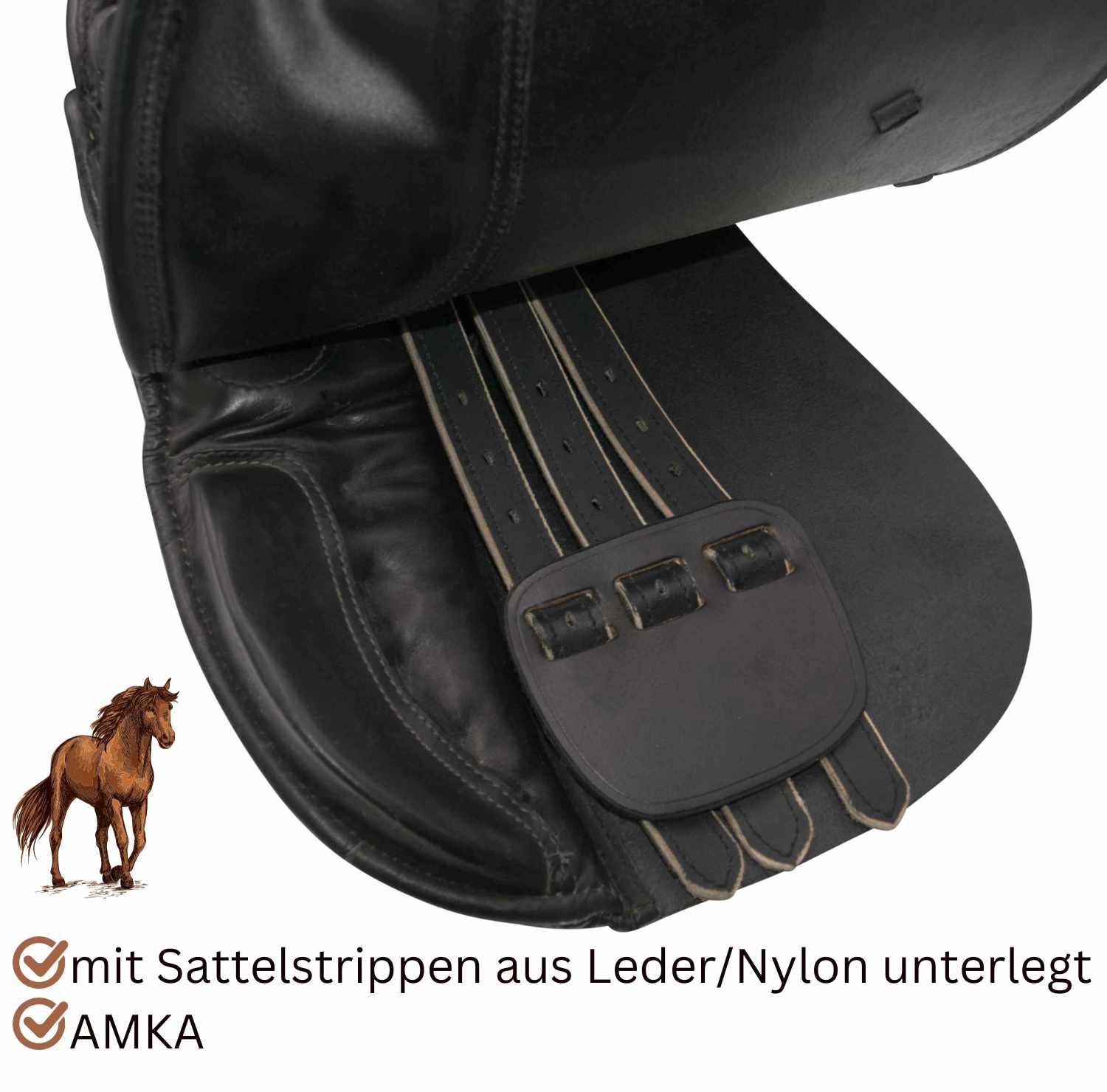 Schwarzer Leder-Wanderreitsattel mit Sattelstrippen aus Leder/Nylon. AMKA-Logo sichtbar.