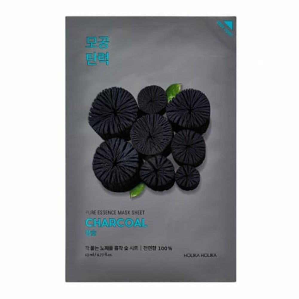 Gesichtsmaske mit Holzkohle-Motiv. Schwarze runde Elemente auf grauem Hintergrund. Text: Pure Essence Mask Sheet Charcoal, Holika Holika.