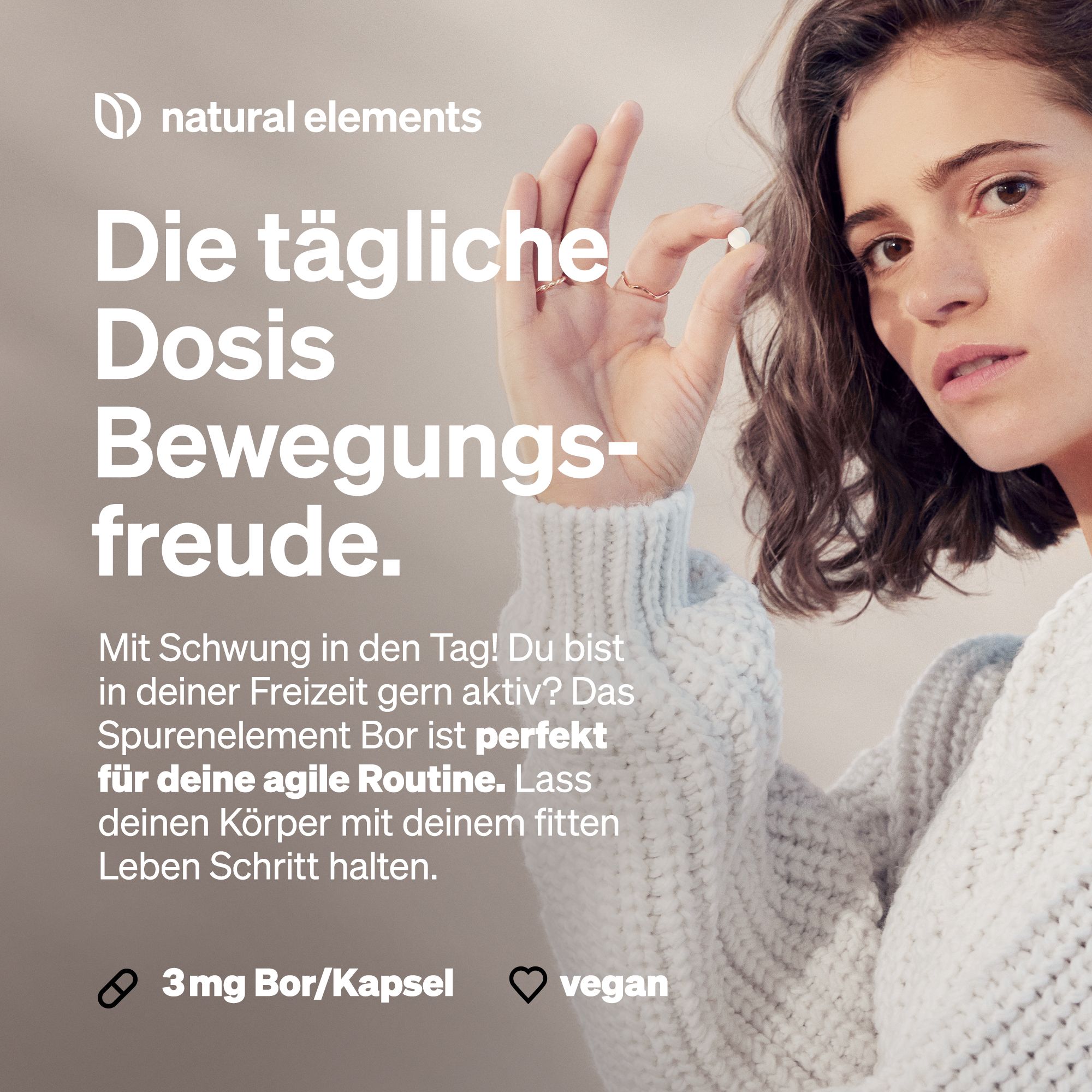 Frau hält Tablette. Text: "Die tägliche Dosis Bewegungsfreude." 3mg Bor/Kapsel, vegan.