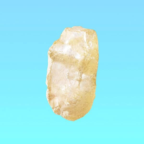 Beige, unregelmäßig geformter Stein auf blauem Hintergrund.