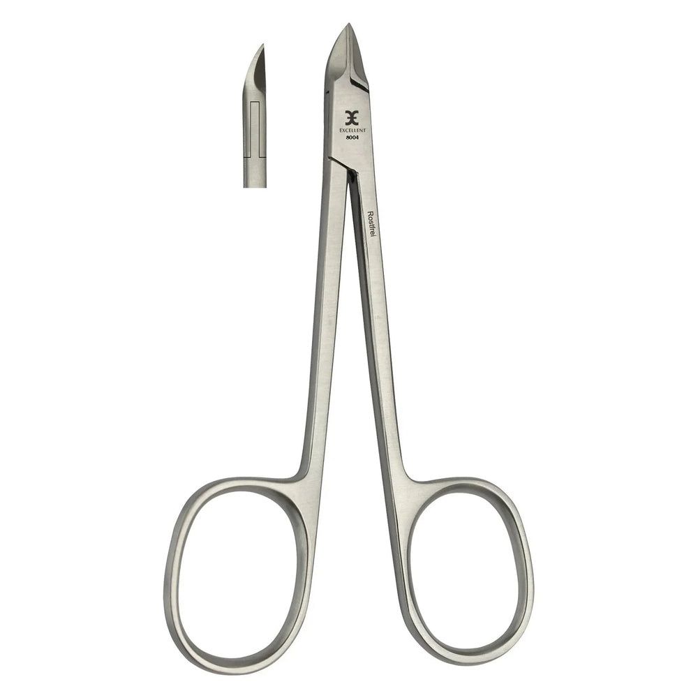 Nagelhautzange aus Metall mit Scherengriff. Zusätzliche Nahaufnahme der Schneide. Marke und Modellbezeichnung sichtbar.