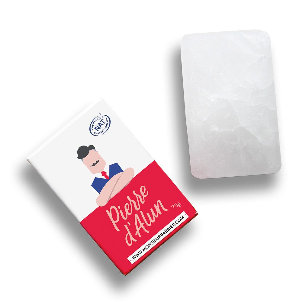 Alaunstein und Verpackung. Verpackung mit rotem und weißem Design, Aufschrift 'Pierre d'Alun'.