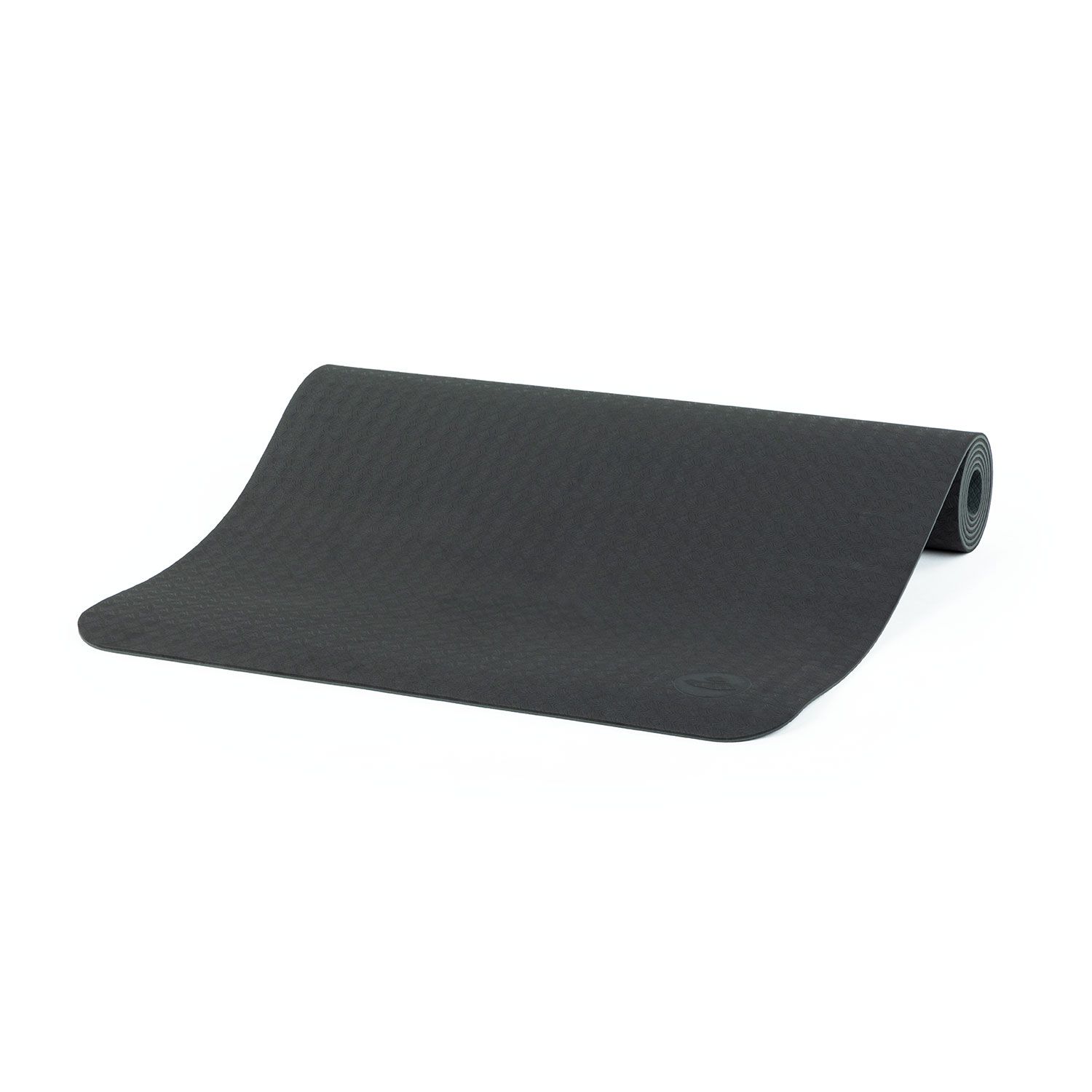 Anthrazitfarbene Yogamatte, teilweise aufgerollt. Oberseite mit Muster, Unterseite grau. Logo sichtbar.