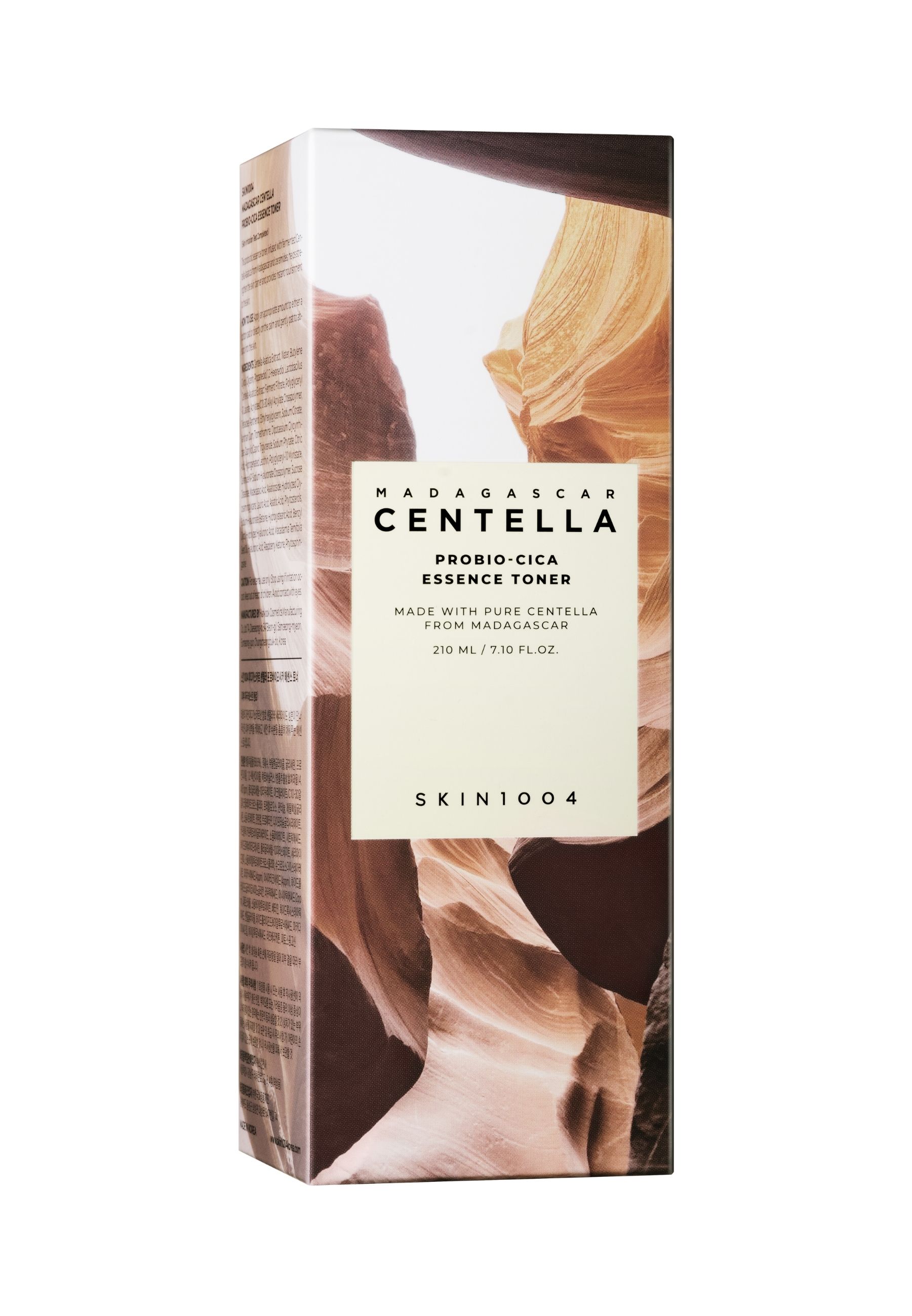 Verpackung mit Text: MADAGASCAR CENTELLA, PROBIO-CICA Essence Toner, SKIN1004. Hintergrund: Felsenlandschaft.