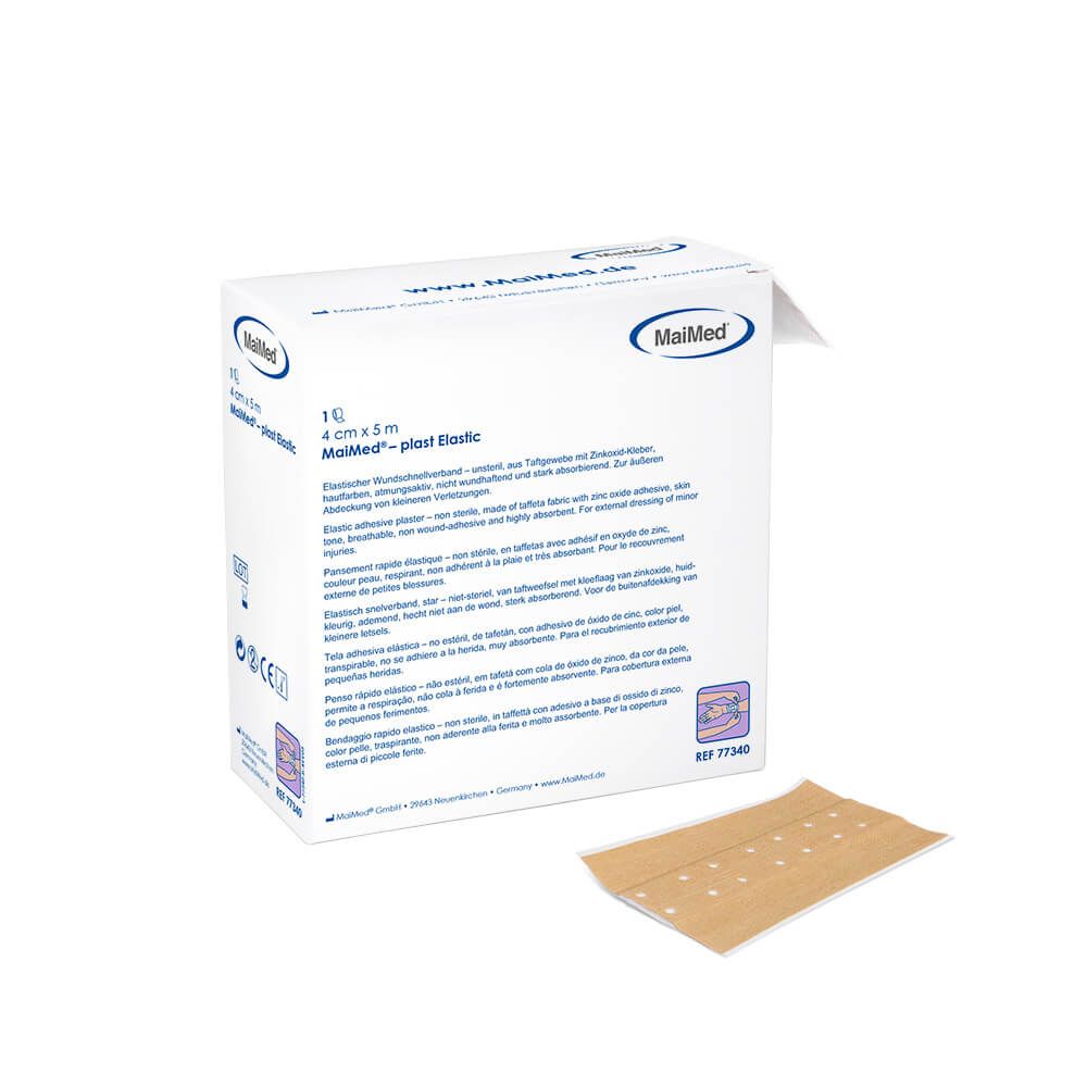 Verband MaiMed plast Elastic, 4 cm x 5 m, in Verpackung. Ein einzelnes Pflaster liegt daneben.