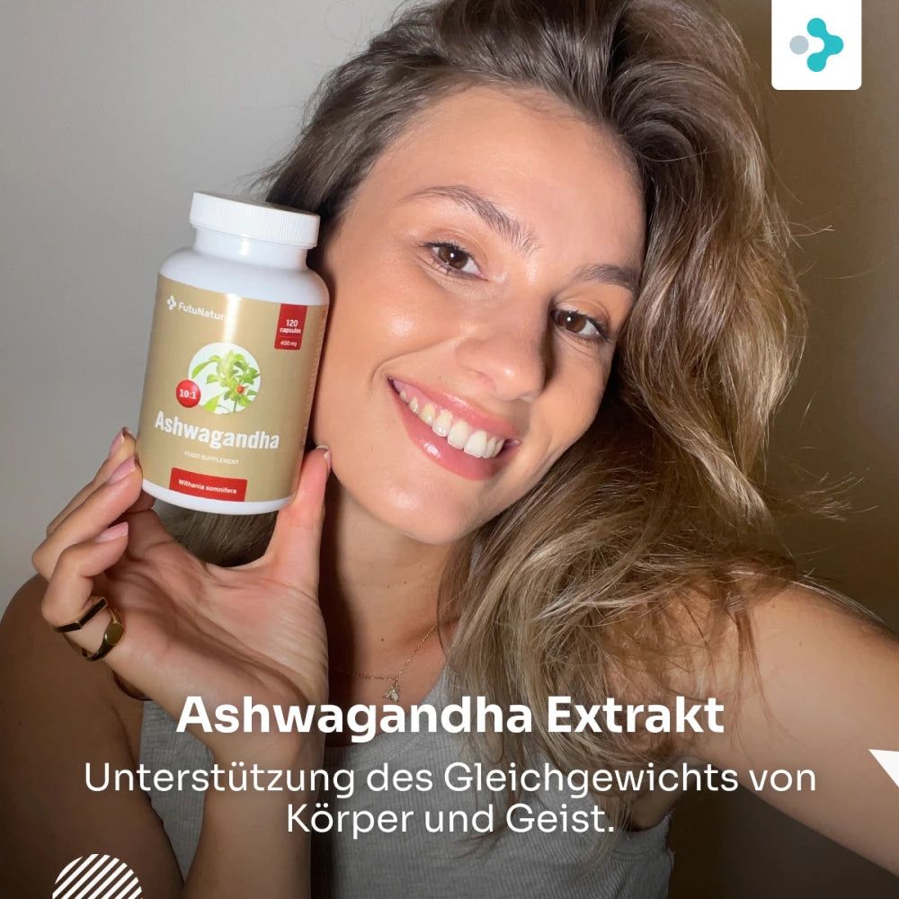Frau hält eine Dose Ashwagandha Extrakt. Aufschrift: 120 Kapseln. Logo: FutuNatura. Text: Unterstützung des Gleichgewichts von Körper und Geist.