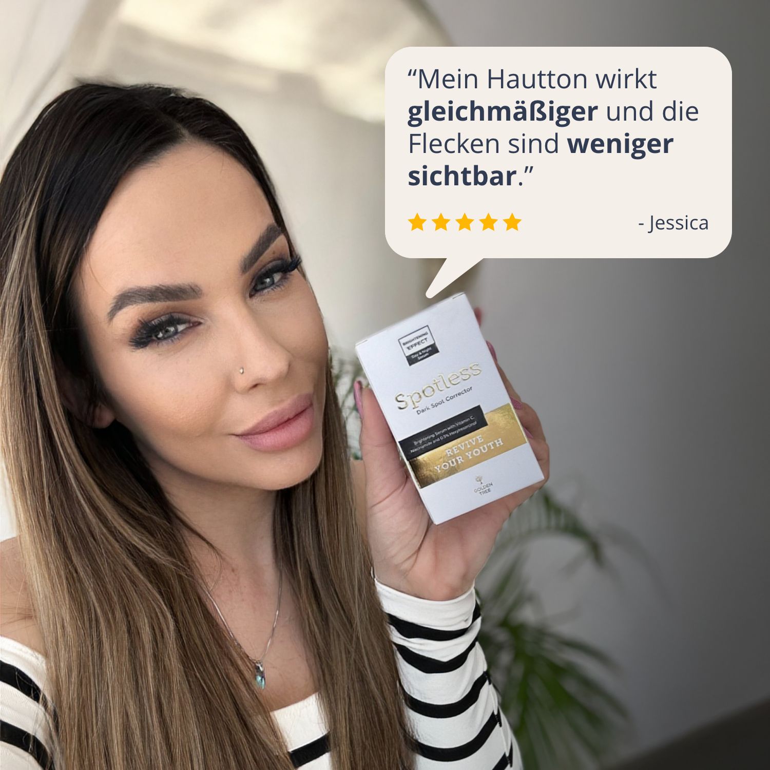 Frau hält Golden Tree Spotless Serum und zitiert positive Erfahrungen mit ebenmäßigerem Hautton.