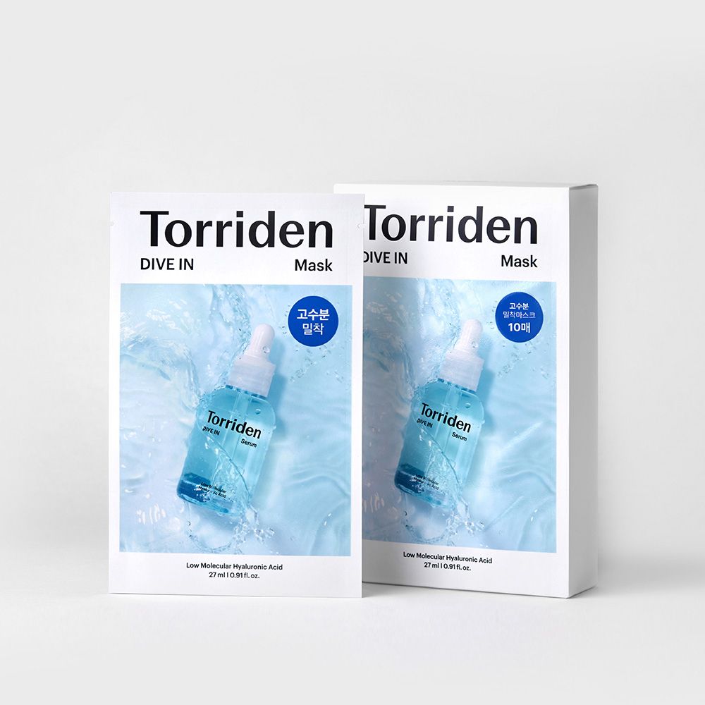 Zwei Torriden DIVE-IN Masken-Boxen, mit Hyaluronsäure-Serum-Flasche und Wasser-Design.
