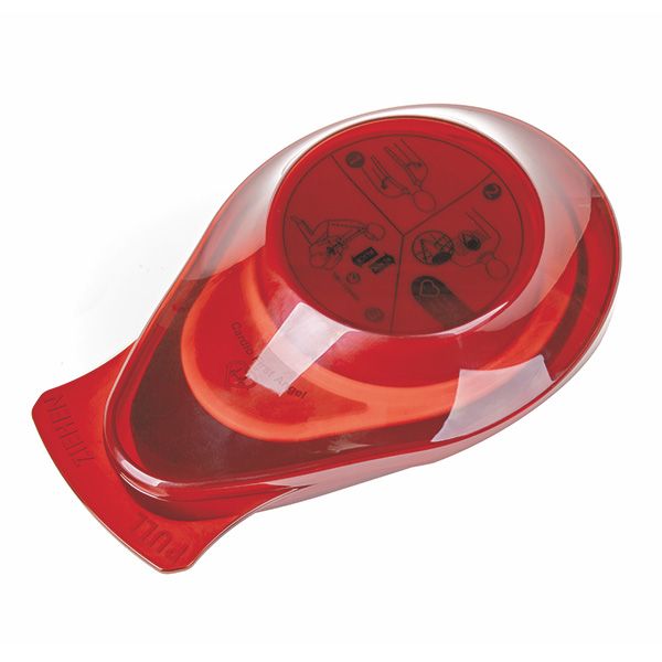 Transparente Verpackung des Cardio First Angel. Roter Knopf mit Anweisungen. Perspektivische Ansicht.