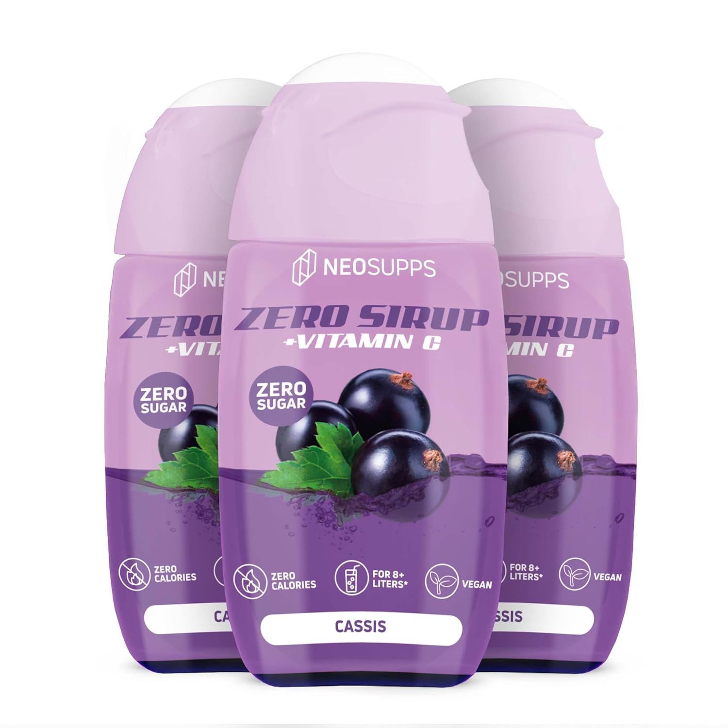 Drei Flaschen Neosupps Zero Sirup Cassis. Aufdruck: Zero Sugar, Zero Calories, Vegan.