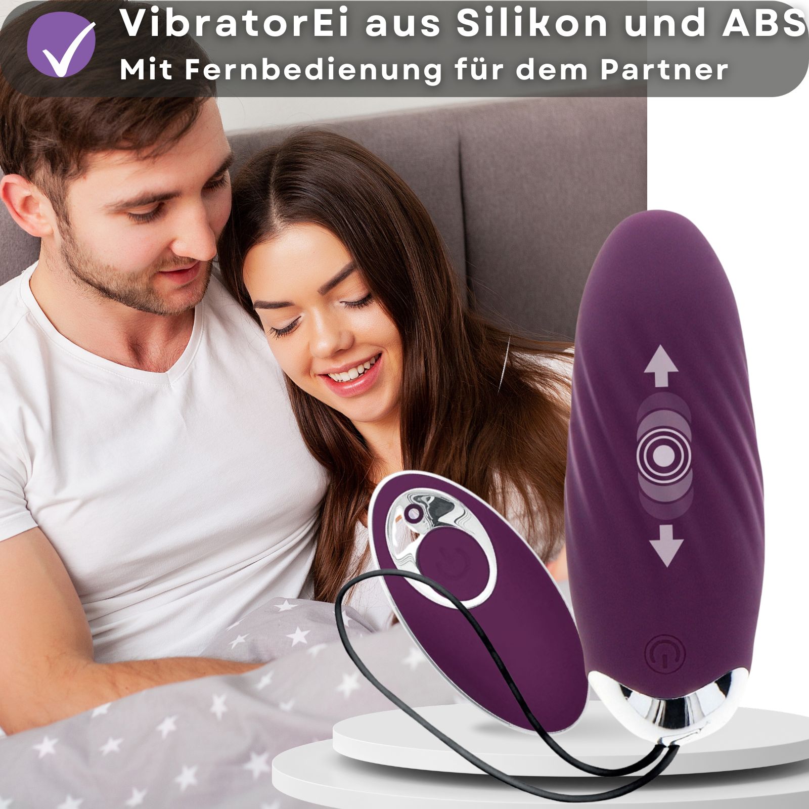 Lila Ei-Vibrator mit Fernbedienung. Paar im Hintergrund. Text: 8 Vibrationen, USB aufladbar.