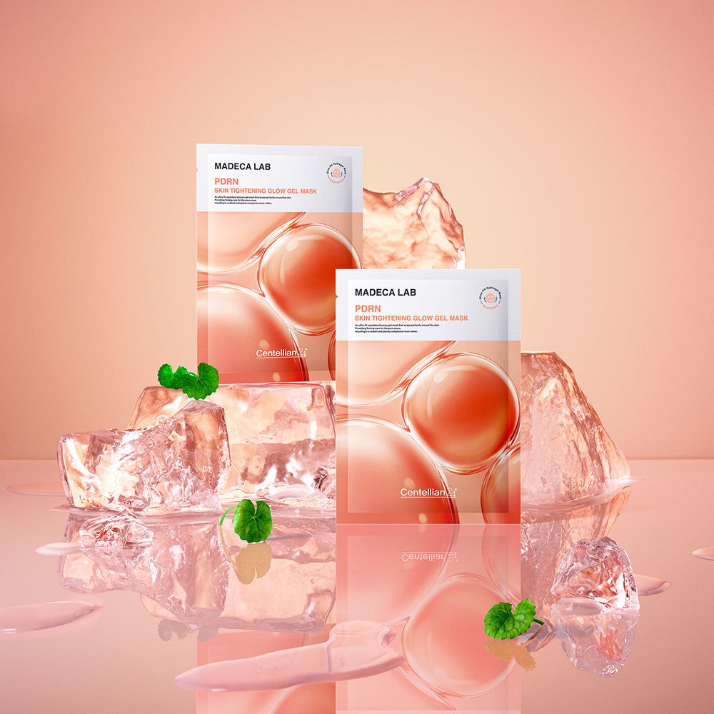 Zwei Madeca Lab PDRN Skin Tightening Glow Gel Mask Packungen zwischen Eisbrocken.