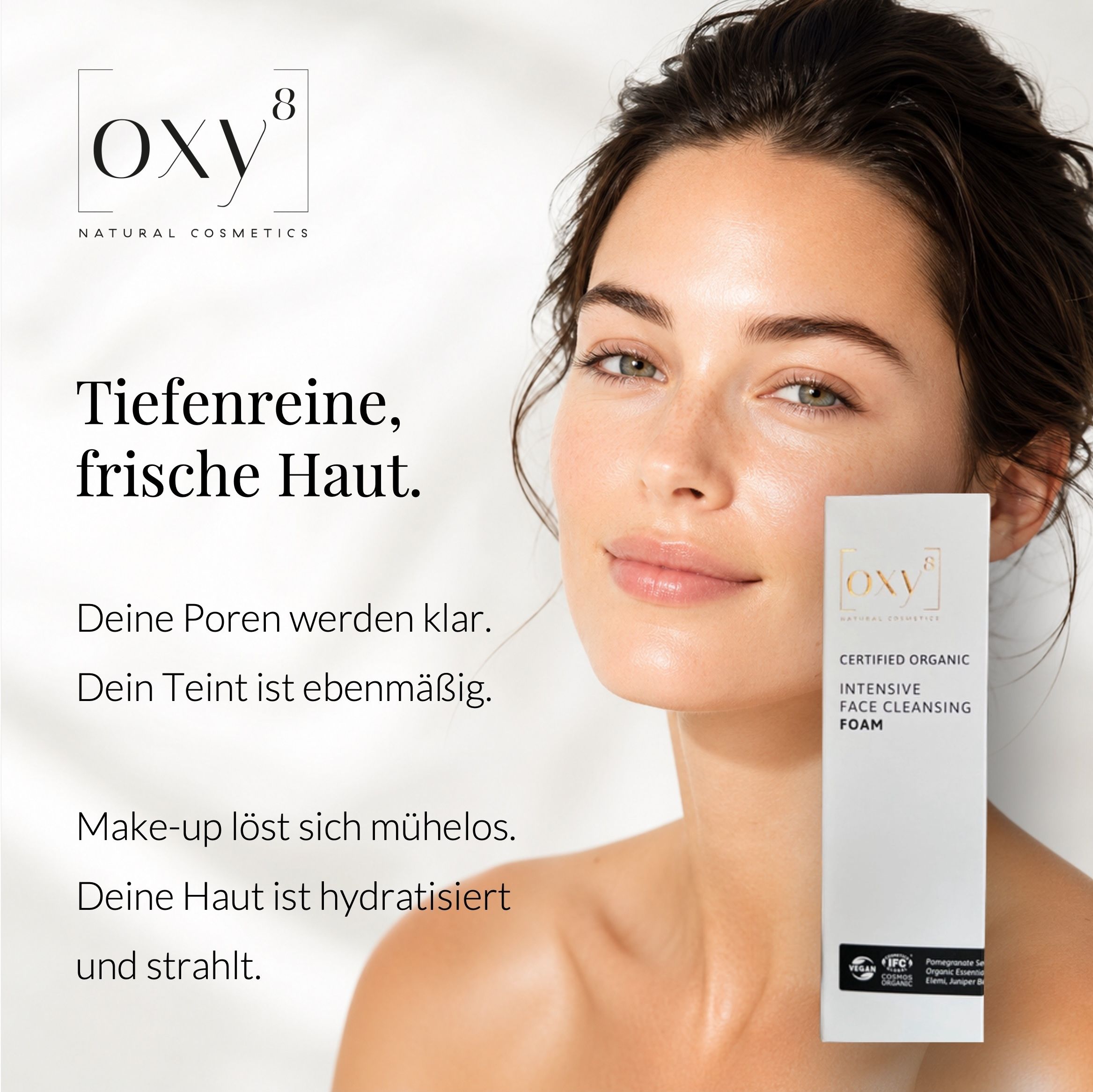 Frau mit Produkt. Produktverpackung mit Aufschrift: INTENSIVE FACE CLEANSING FOAM.