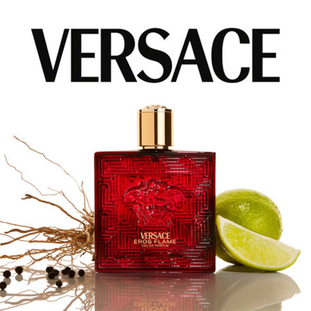 Roter Flakon mit goldfarbenem Verschluss. Aufschrift: VERSACE EROS FLAME. Limette und Wurzeln.