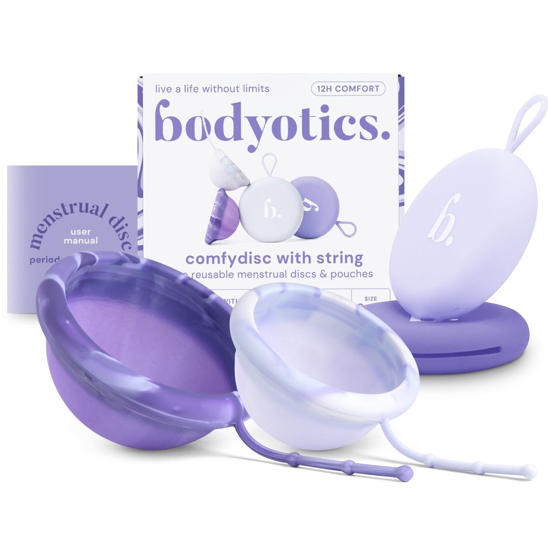 Lila Menstruationsscheiben (S/L) mit Rückholband und Aufbewahrungsbeutel.