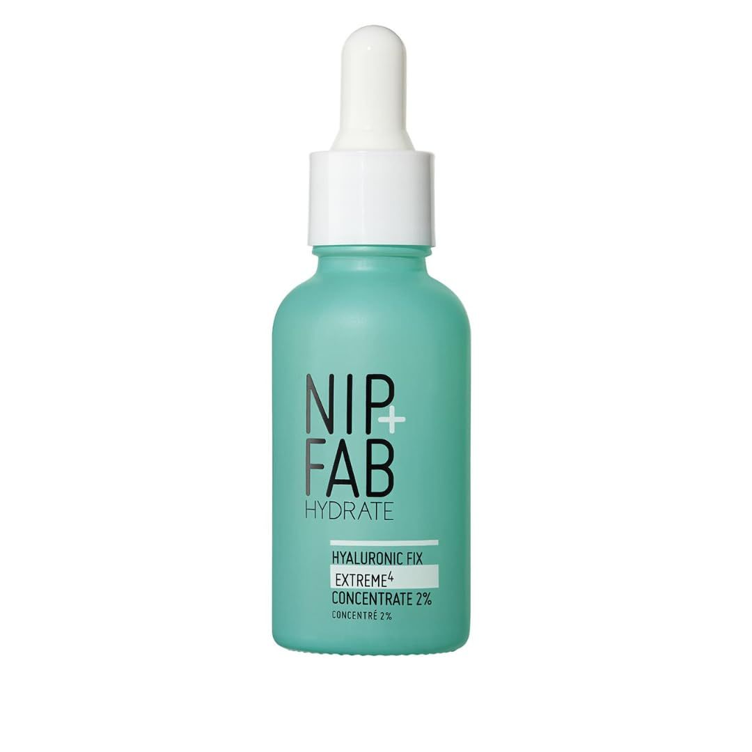 Grüne Flasche mit weißem Deckel. Text: NIP+FAB, HYDRATE, HYALURONIC FIX EXTREME4 CONCENTRATE 2%.