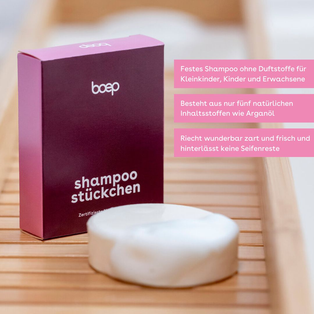 boep Shampoostückchen und bordeauxrote Verpackung auf Holz.