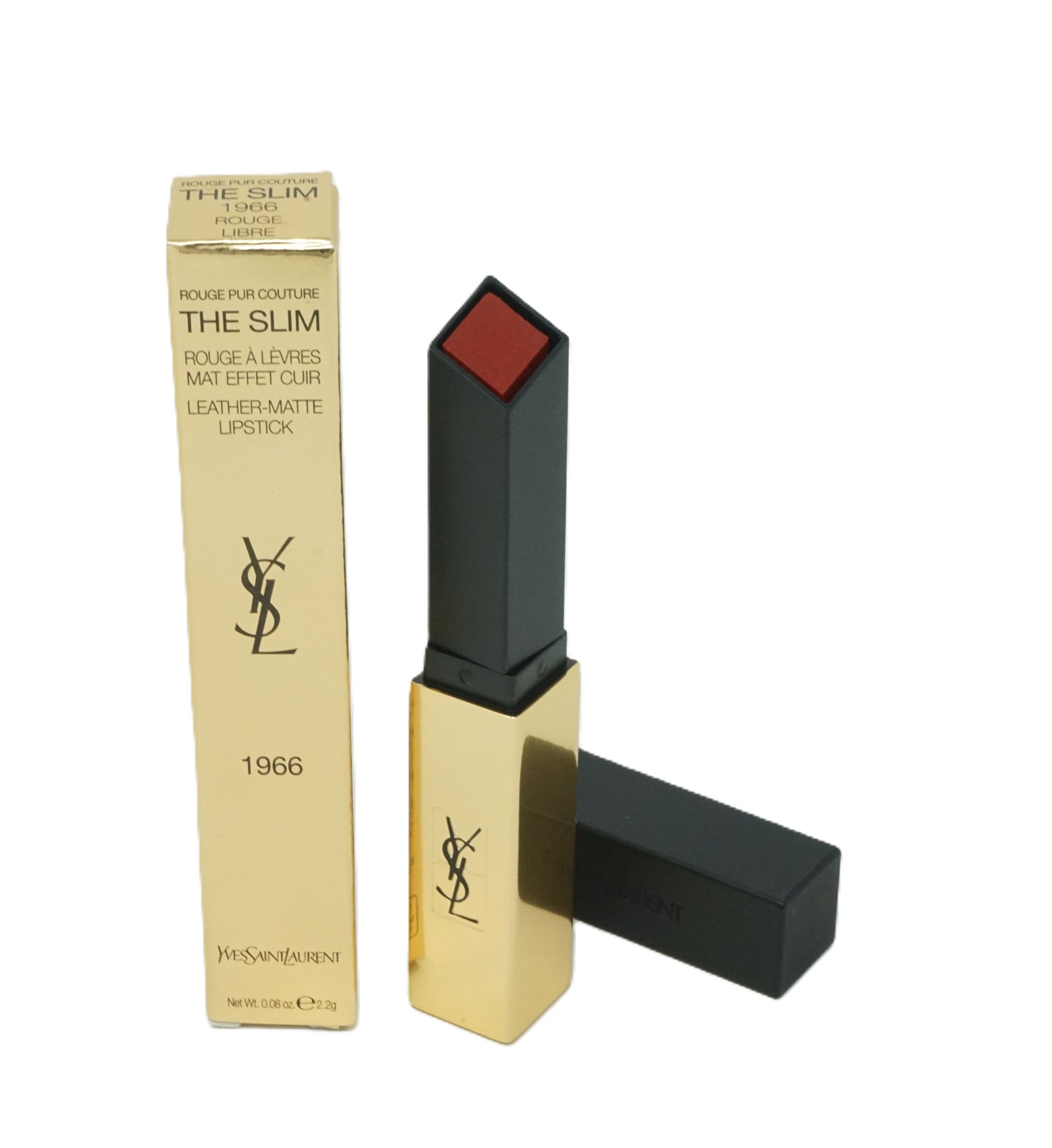 Goldfarbener Lippenstift und Verpackung. Schwarze Kappe. Aufschrift: Yves Saint Laurent, The Slim, 1966 Rouge Libre.
