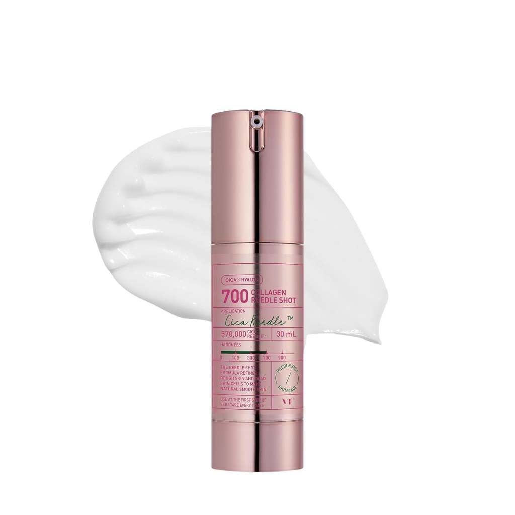 Zylindrische Flasche mit rosa Akzenten. Text: 700 Cica Reedle Shot, 20 ml. Produkt auf weißem Hintergrund. VT Cosmetics Logo.