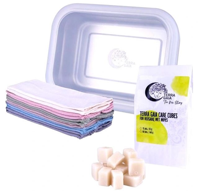 Set mit Pflegetüchern, Care Cubes und Behälter. Tücher in verschiedenen Farben. Care Cubes würfelförmig. Verpackung mit Logo.