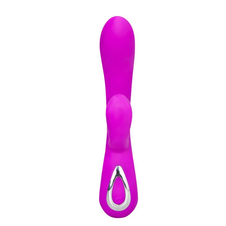 Lila Vibrator mit gebogener Form. Unterteil mit silbernem Knopf. Auf weißem Hintergrund.