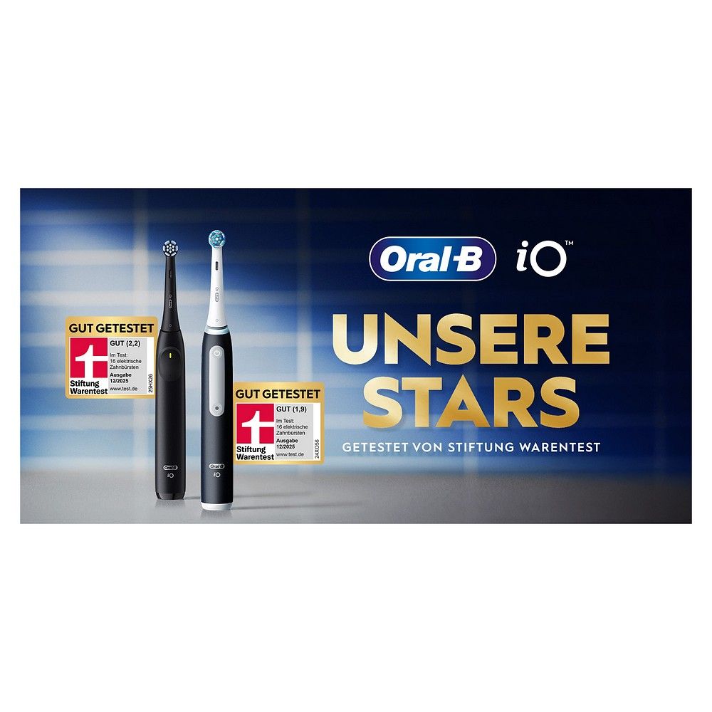 Zwei Oral-B iO Zahnbürsten, schwarz und weiß, mit "Unsere Stars" Schriftzug und Siegeln.