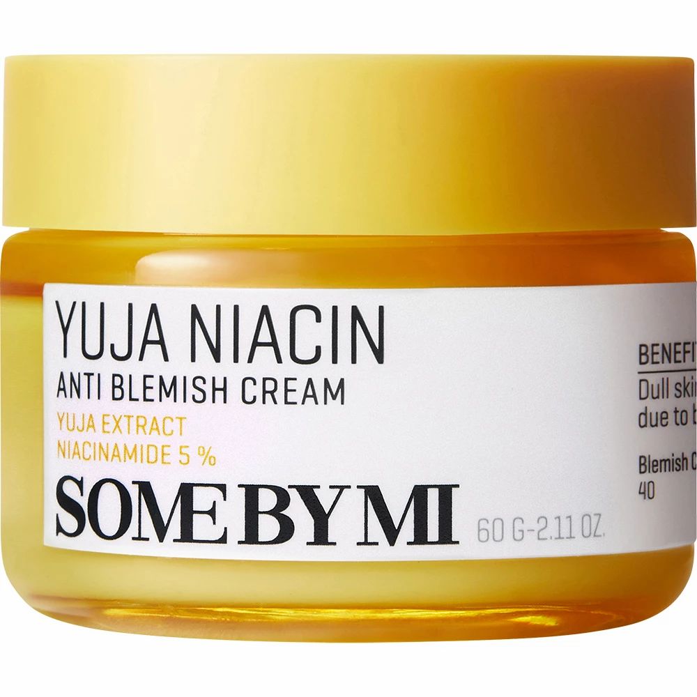 Gelbes Creme-Glas mit weißem Etikett. Aufschrift: YUJA NIACIN, ANTI BLEMISH CREAM, SOME BY MI. 60 G - 2.11 OZ.