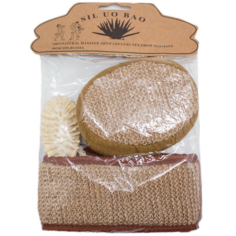 Geschenkset mit Peeling-Schwamm, Bürste und Gürtel in Plastikverpackung. Text auf Verpackung.