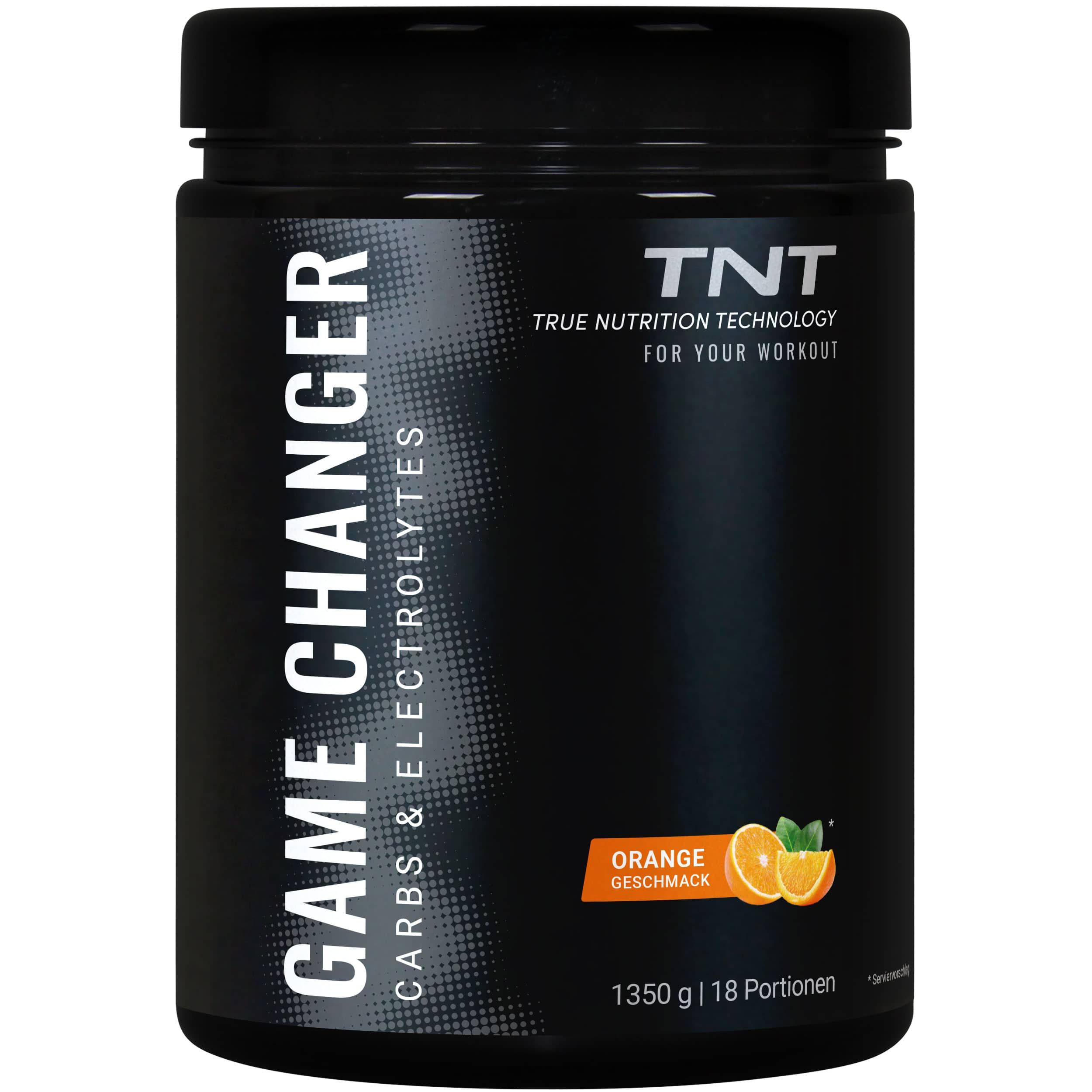 Schwarzer Behälter mit Aufschrift GAME CHANGER, CARBS & ELECTROLYTES. Orange Geschmack. TNT Logo. 1350g | 18 Portionen.