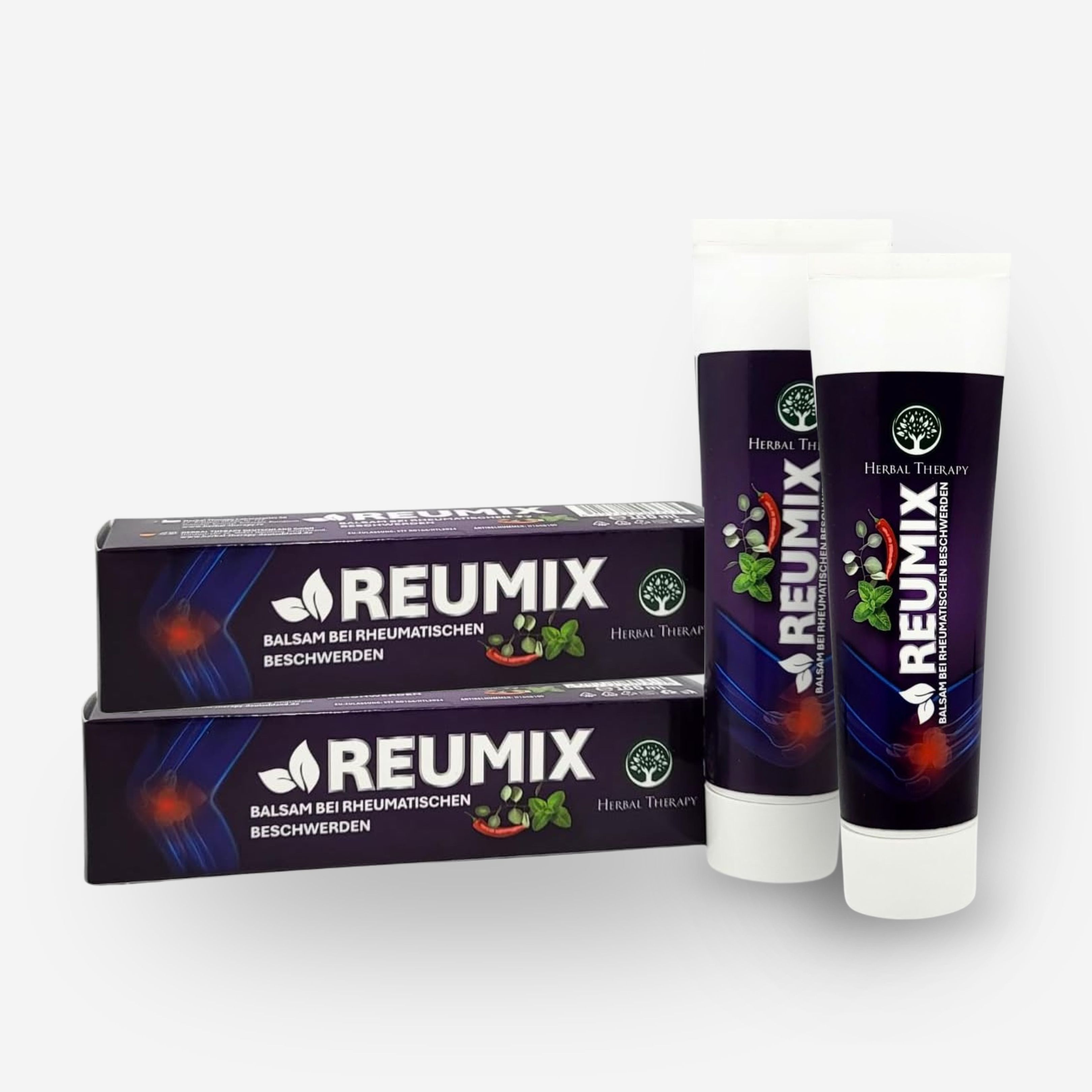 Zwei Tuben des Balsams Reumix bei rheumatischen Beschwerden. Die Verpackung zeigt Kräuter und Gewürze.