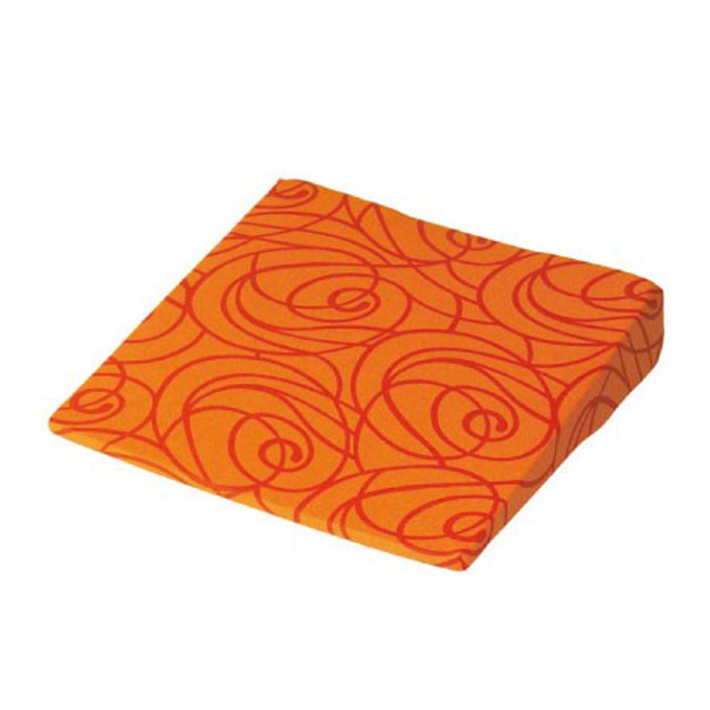 Keilkissen mit orangefarbenem Rosenmuster. Schräge Form, quadratisch.