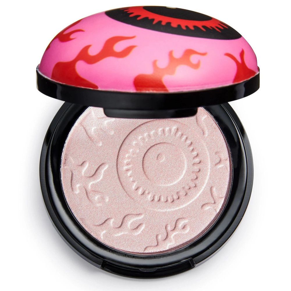 Runder, schwarzer Behälter mit rosa Deckel. Der Deckel zeigt ein rotes Flammenmuster und ein Augendesign. Der Highlighter ist hellrosa.