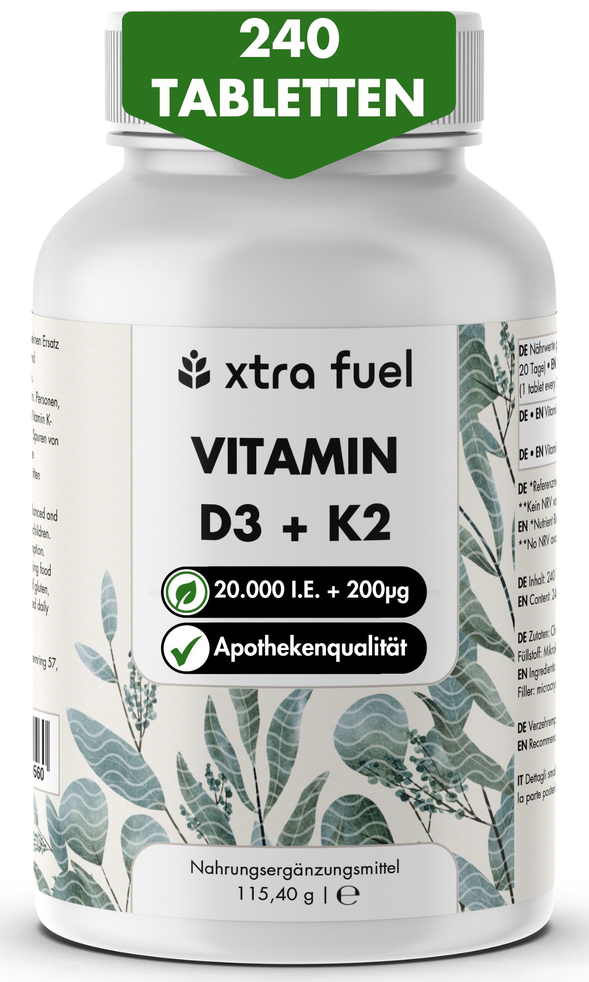Weiße Flasche mit Tabletten. Aufschrift: XTRA FUEL Vitamin D3 + K2. 240 Tabletten. Apothekenqualität.