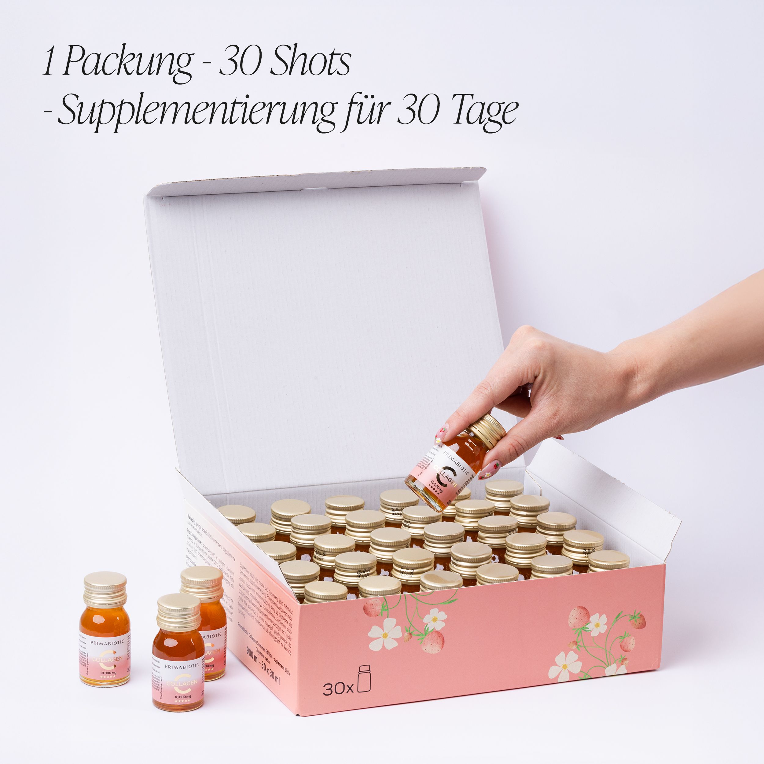 Geöffnete Schachtel mit 30 Flaschen Primabiotic Collagen Summer. Eine Hand nimmt eine Flasche heraus. Aufdruck: 30x, 30 Shots.