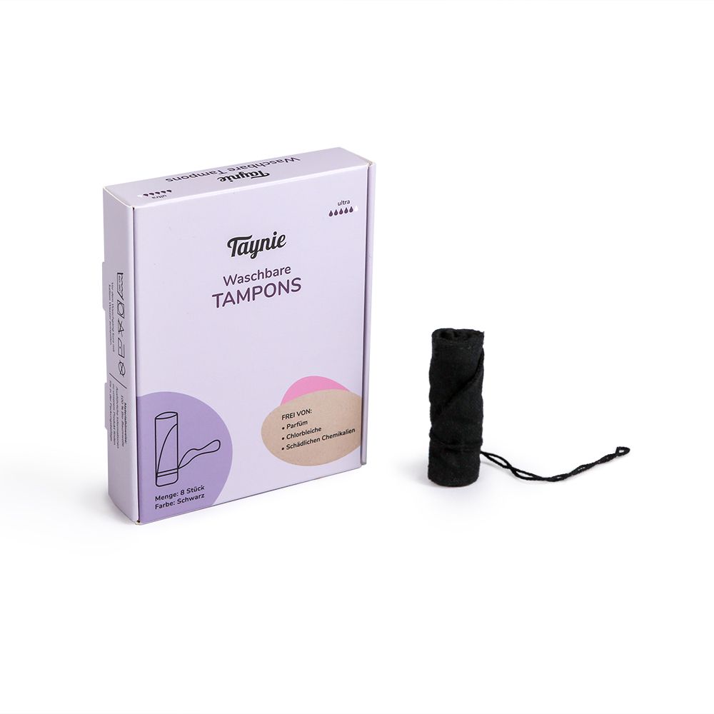 Verpackung mit einem schwarzen, waschbaren Tampon daneben. Auf der Verpackung steht "Taynie Waschbare Tampons".