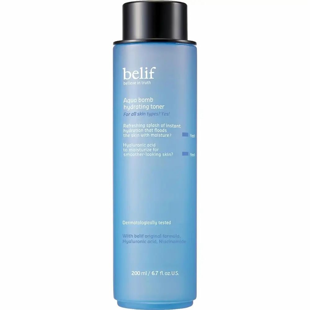 Blau-transparente Flasche mit schwarzem Deckel. Beschriftung: belif Aqua bomb hydrating toner. Für alle Hauttypen. 200 ml.