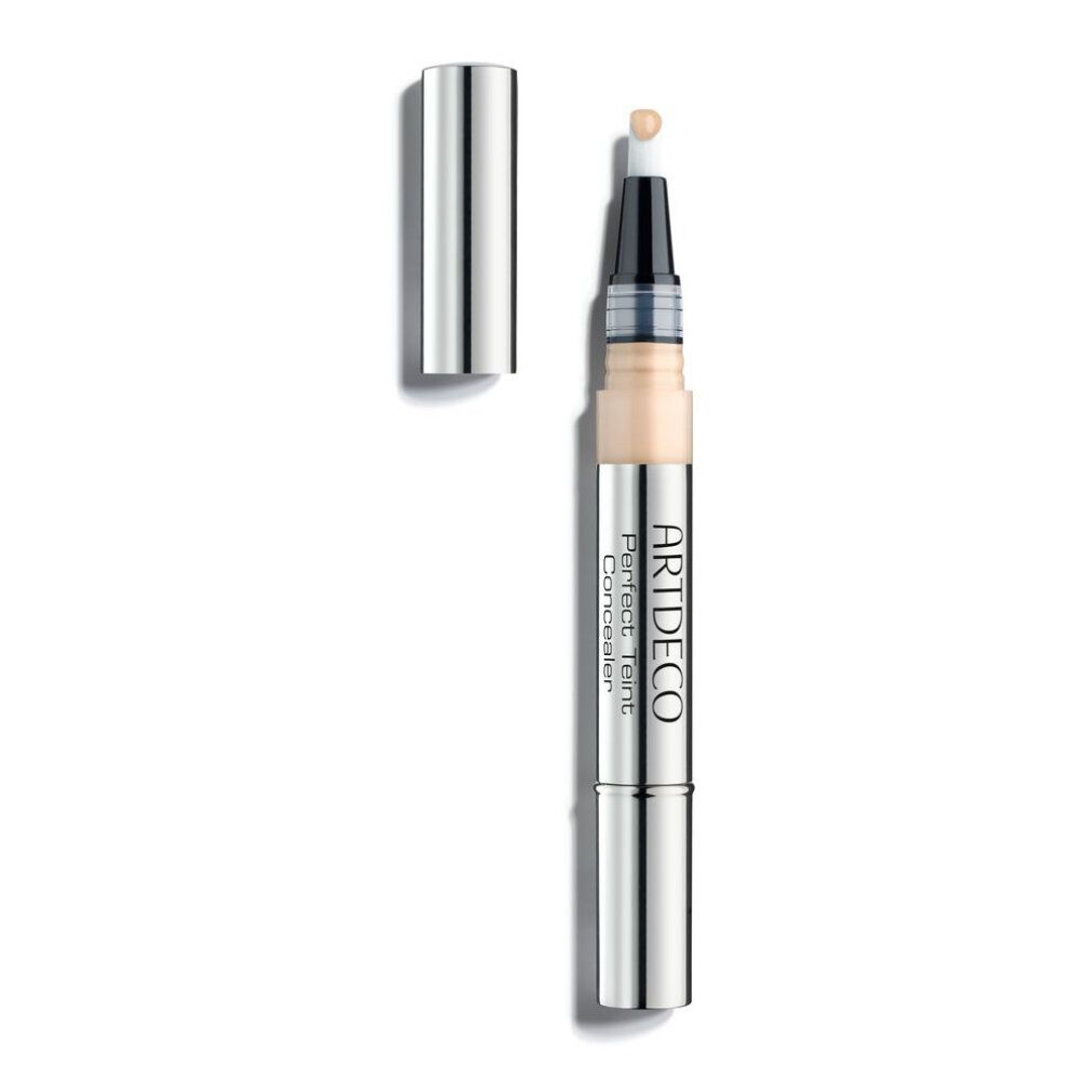 Artdeco Perfect Teint Concealer 12 Neutral Light. Silberfarbener Stift mit geöffneter Kappe. Spitze mit Concealer.