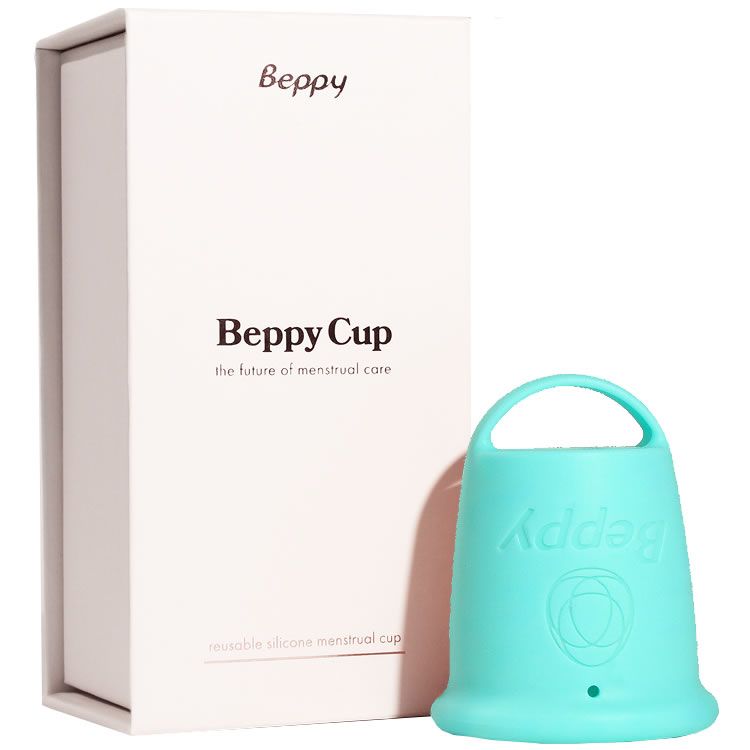 Türkisfarbener Beppy Cup aus Silikon mit Griff und Verpackung. Wiederverwendbarer Menstruationsbecher.