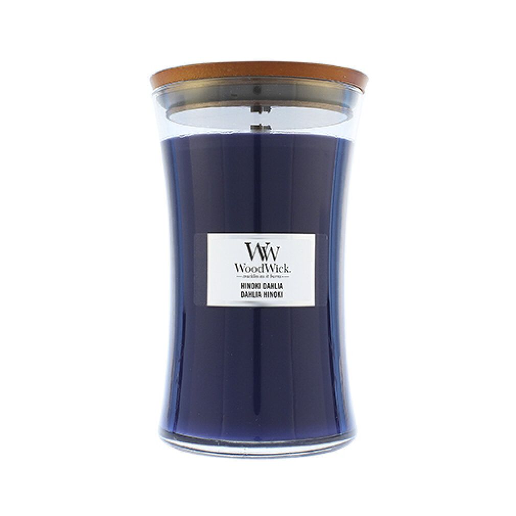 Kerze mit Glasbehälter und Holzdeckel. Etikett mit "WW"-Logo und "Hinoki Dahlia". Dunkelblaue Wachsfarbe.