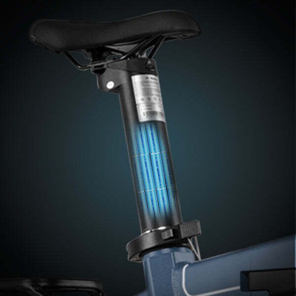 Fahrradsattelstütze mit integriertem Akku. Blaue Akku-Zellen sichtbar. Schwarzer Sattel. Hintergrund dunkelblau.