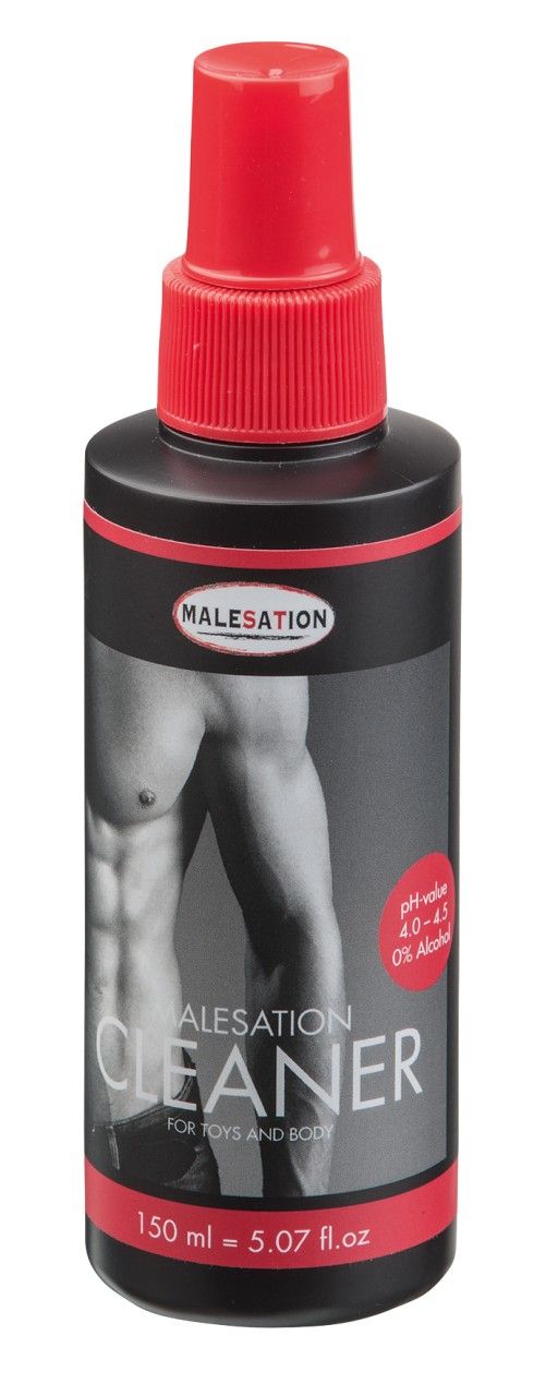 Schwarze Sprühflasche mit rotem Sprühkopf. Aufschrift: MALESATION CLEANER. Abbildung eines männlichen Oberkörpers. pH-Wert 4,0-4,5.