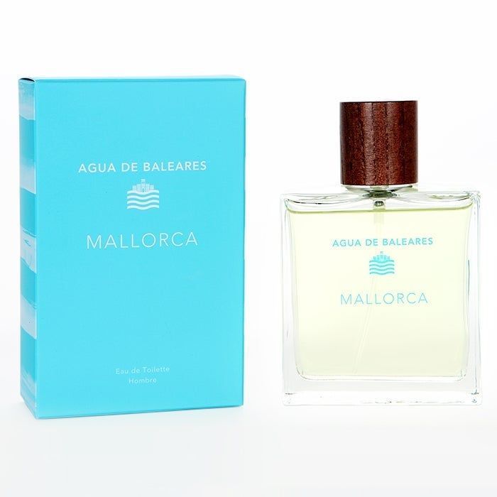 Hellblaues Parfum mit Holzdeckel und hellblauer Verpackung. Aufschrift: AGUA DE BALEARES MALLORCA.