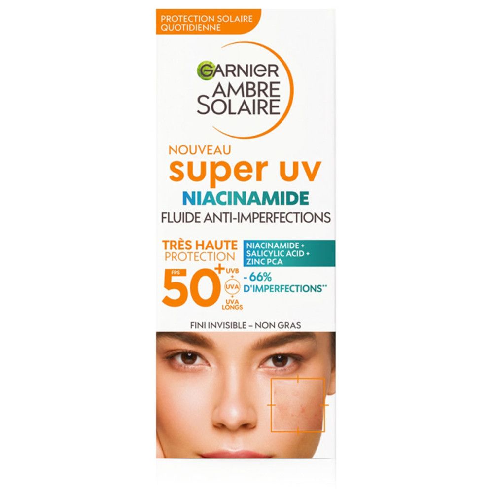 Verpackung Garnier Ambre Solaire Super UV Niacinamid. Text und SPF 50+. Gesicht einer Frau.