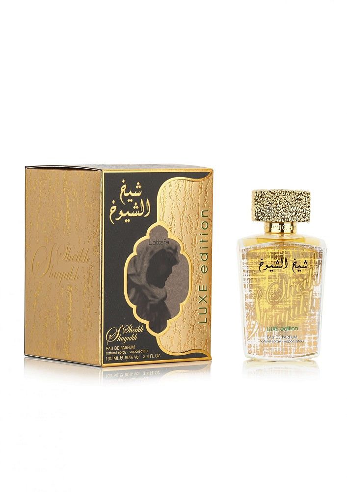 Parfümflasche und Verpackung. Goldfarbene Verpackung mit schwarzem Element und arabischer Schrift. Flasche mit goldenem Verschluss.