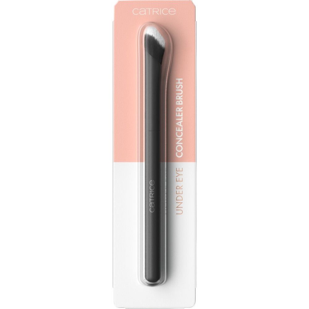 Pinsel in Verpackung. Schwarzer Pinsel mit weißem Pinselkopf. Auf der Verpackung steht Catrice Under Eye Concealer Brush.
