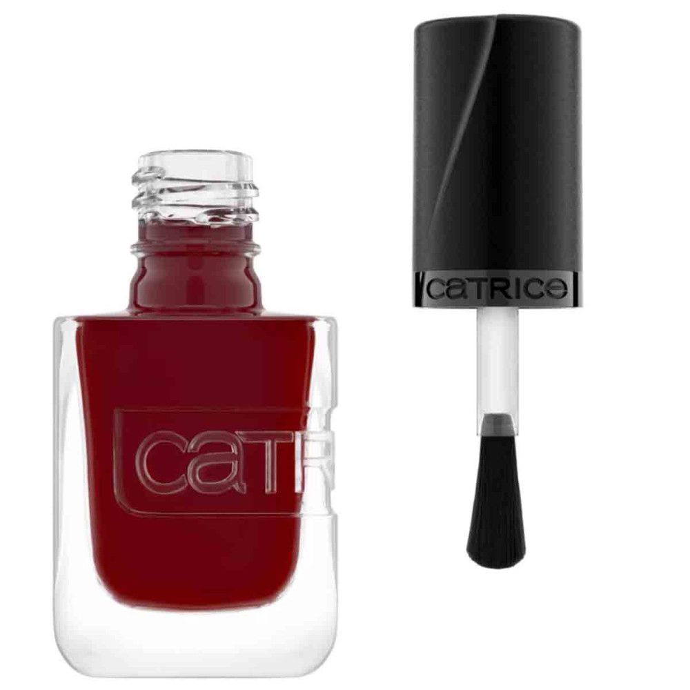 Nagellackflasche mit Pinsel. Roter Nagellack. Schwarzer Deckel mit "catrice" Schriftzug. Klare Glasflasche.
